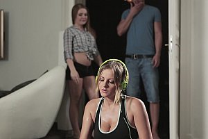 hazelmoore裸乳无码